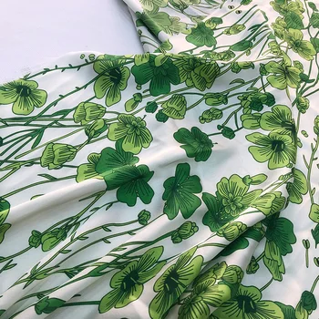 Весна / лето Новая Европейская Зеленая ткань Four Leaf Lucky Grass без эластичного атласа с высоким принтом на заказ, ткани для одежды из полиэстера 1