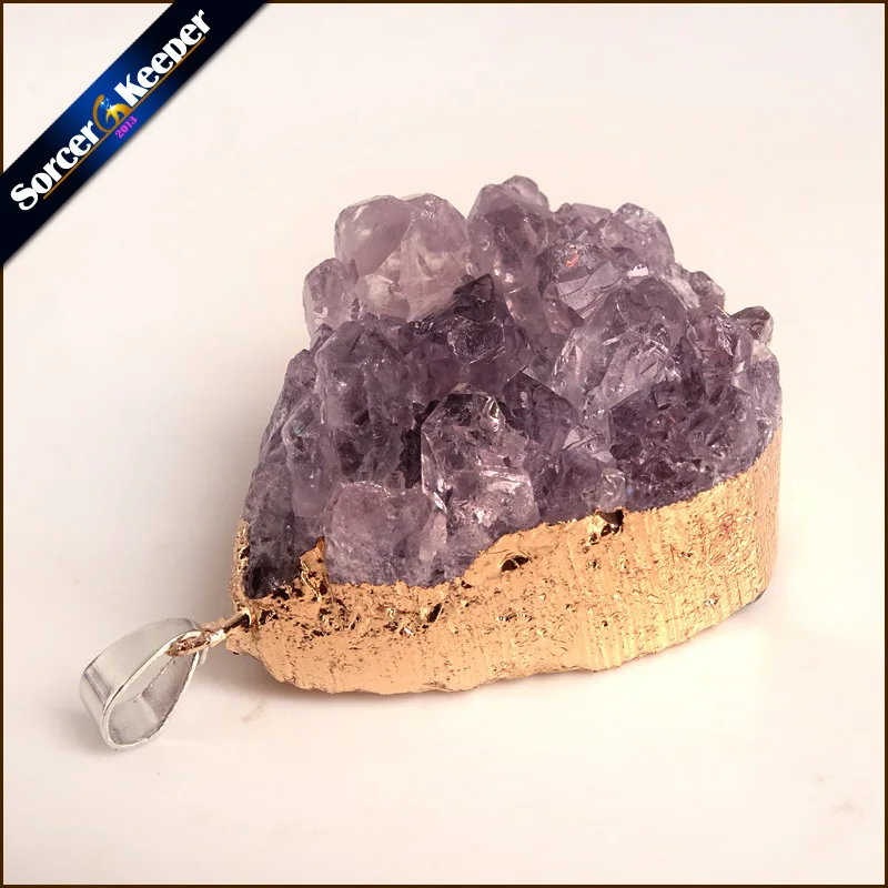 Натуральное нерегулярное фиолетовое необработанное ожерелье с аметистово-кварцевым кластером с 24-каратным золотым покрытием по краю, подходящее для изготовления ювелирных изделий A890 Изображение 2
