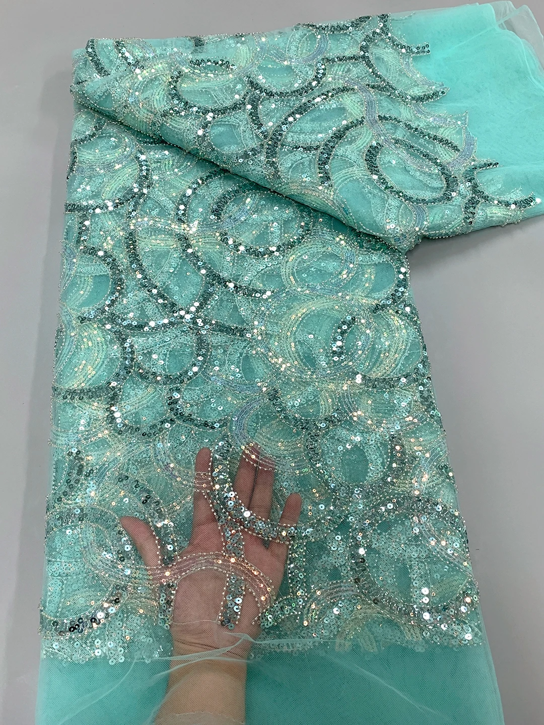 Роскошная Нигерийская тюлевая кружевная ткань ручной работы из бисера 2024 года, высококачественная кружевная ткань с вышивкой пайетками для свадебных платьев Изображение 3